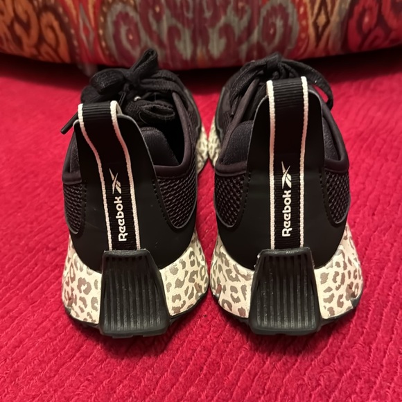 Reebok Women's Zig Dynamica Running Shoe, Black/Rose Gold/Chalk - Picture 4 of 6